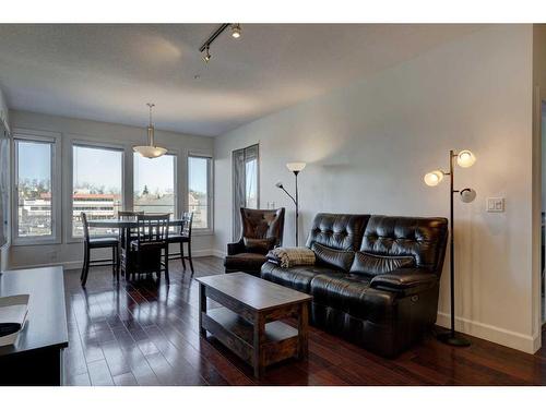 314-1321 Kensington Close Nw, Calgary, AB - Indoor Photo Showing Living Room