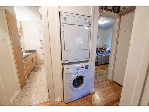 121 Holmwood Avenue Nw, Calgary, AB - Indoor Photo Showing Laundry Room