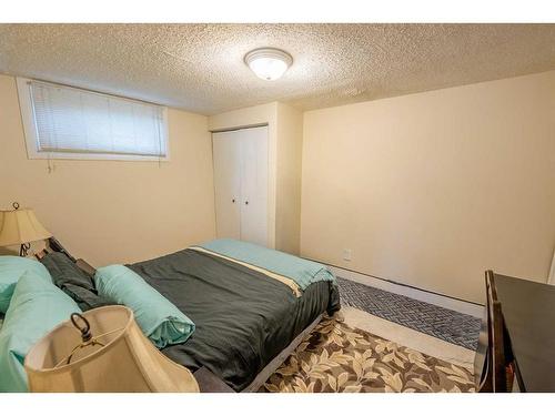 121 Holmwood Avenue Nw, Calgary, AB - Indoor Photo Showing Kitchen