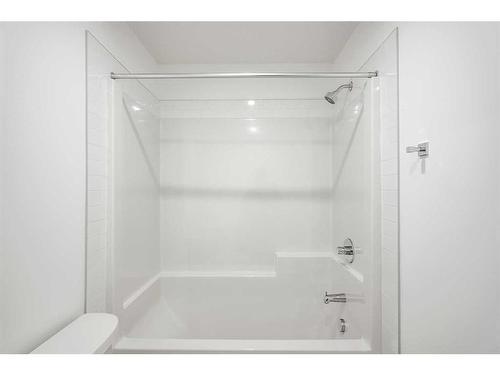 4307-111 Wolf Creek Drive Se, Calgary, AB - Indoor Photo Showing Bathroom