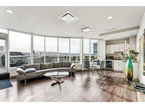 1107-32 Varsity Estates Circle Nw, Calgary, AB - Indoor Photo Showing Living Room