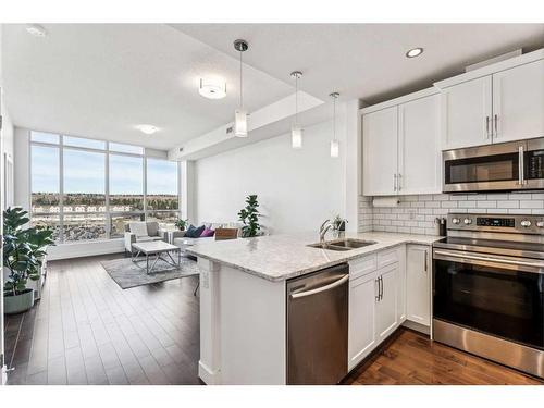 1107-32 Varsity Estates Circle Nw, Calgary, AB - Indoor Photo Showing Kitchen With Stainless Steel Kitchen With Double Sink With Upgraded Kitchen