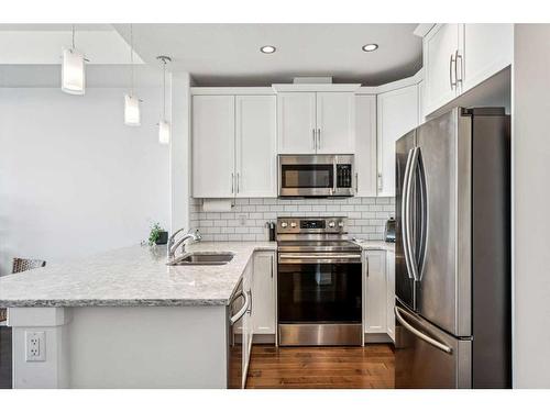 1107-32 Varsity Estates Circle Nw, Calgary, AB - Indoor Photo Showing Kitchen With Stainless Steel Kitchen With Double Sink With Upgraded Kitchen