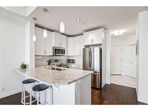 1107-32 Varsity Estates Circle Nw, Calgary, AB - Indoor Photo Showing Kitchen With Stainless Steel Kitchen With Double Sink With Upgraded Kitchen