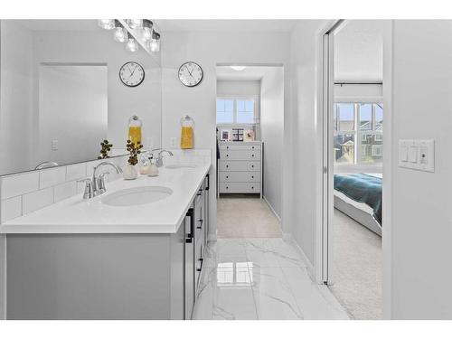 57 Edith Gate Nw, Calgary, AB - Indoor Photo Showing Bathroom