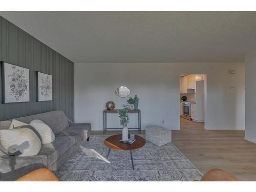 2712 Doverbrook Road Se, Calgary, AB - Indoor Photo Showing Living Room