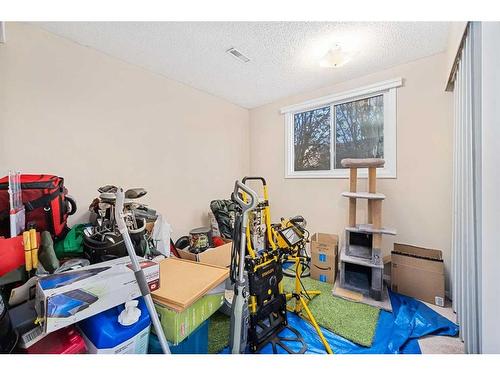 4970 Rundlewood Drive Ne, Calgary, AB - Indoor Photo Showing Other Room