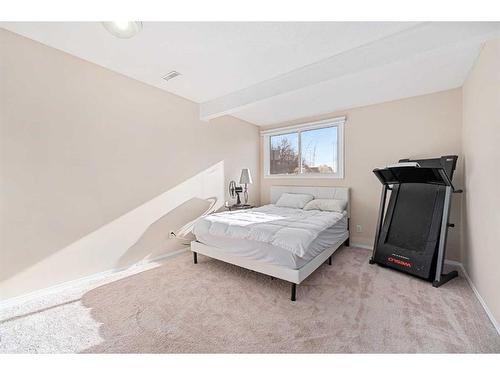 4970 Rundlewood Drive Ne, Calgary, AB - Indoor Photo Showing Bedroom