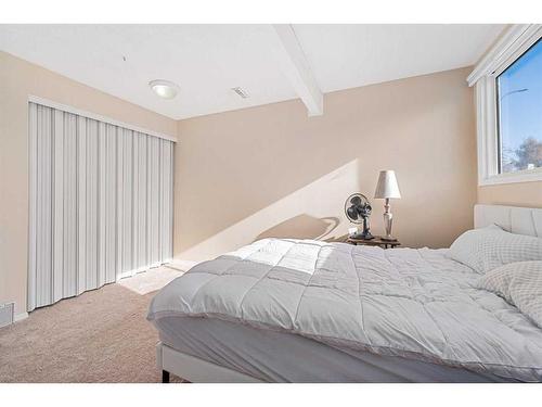 4970 Rundlewood Drive Ne, Calgary, AB - Indoor Photo Showing Bedroom