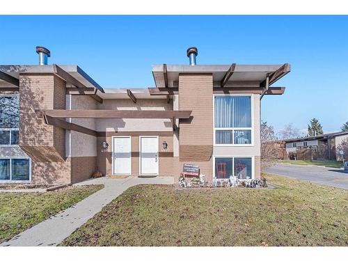 4970 Rundlewood Drive Ne, Calgary, AB - Outdoor