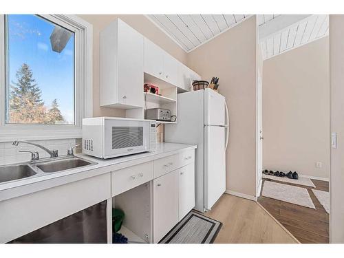 4970 Rundlewood Drive Ne, Calgary, AB - Indoor Photo Showing Kitchen With Double Sink