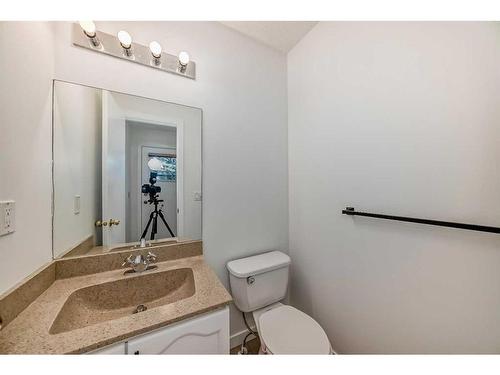 222 Cedarwood Park Sw, Calgary, AB - Indoor Photo Showing Bathroom