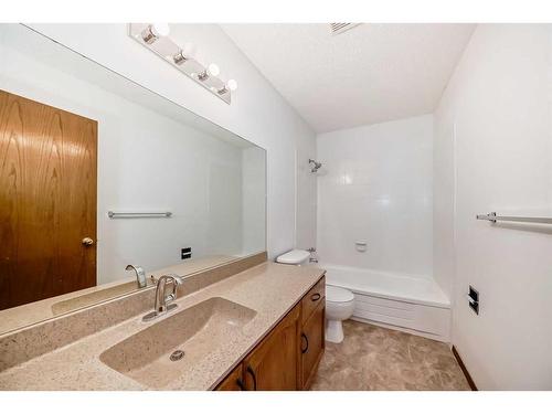 222 Cedarwood Park Sw, Calgary, AB - Indoor Photo Showing Bathroom