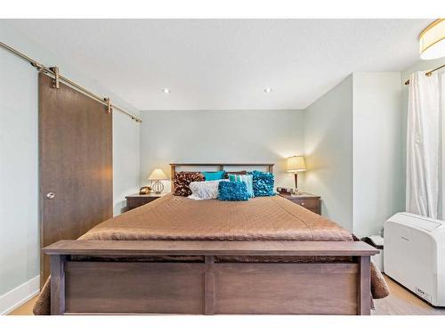 1513 23 Avenue Sw, Calgary, AB - Indoor Photo Showing Bedroom