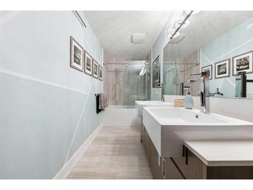 1513 23 Avenue Sw, Calgary, AB - Indoor Photo Showing Bathroom