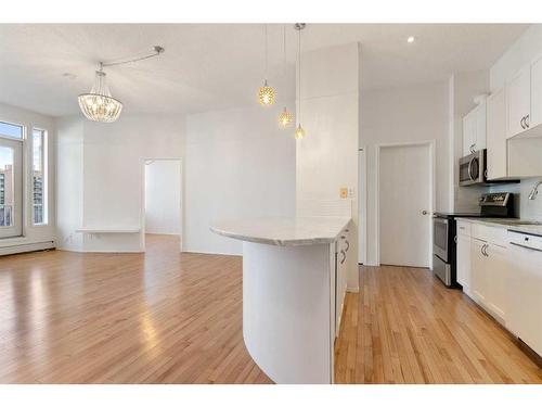 405-1410 2 Street Sw, Calgary, AB - Indoor Photo Showing Kitchen With Stainless Steel Kitchen