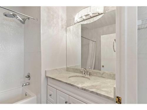 405-1410 2 Street Sw, Calgary, AB - Indoor Photo Showing Bathroom