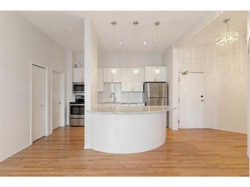 405-1410 2 Street Sw, Calgary, AB - Indoor Photo Showing Kitchen