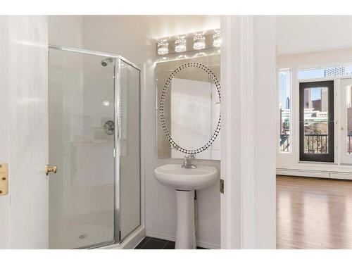 405-1410 2 Street Sw, Calgary, AB - Indoor Photo Showing Bathroom