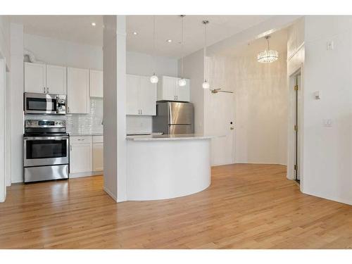 405-1410 2 Street Sw, Calgary, AB - Indoor Photo Showing Kitchen