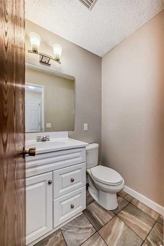 14 Midridge Gardens Se, Calgary, AB - Indoor Photo Showing Bathroom