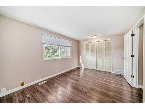 14 Midridge Gardens Se, Calgary, AB - Indoor Photo Showing Other Room