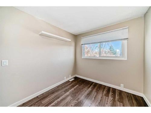 14 Midridge Gardens Se, Calgary, AB - Indoor Photo Showing Other Room