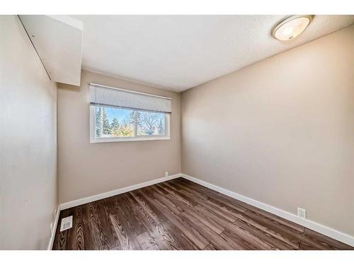 14 Midridge Gardens Se, Calgary, AB - Indoor Photo Showing Other Room