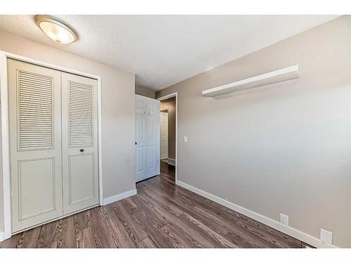 14 Midridge Gardens Se, Calgary, AB - Indoor Photo Showing Other Room