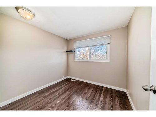 14 Midridge Gardens Se, Calgary, AB - Indoor Photo Showing Other Room