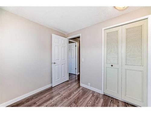 14 Midridge Gardens Se, Calgary, AB - Indoor Photo Showing Other Room