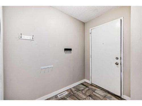 14 Midridge Gardens Se, Calgary, AB - Indoor Photo Showing Other Room