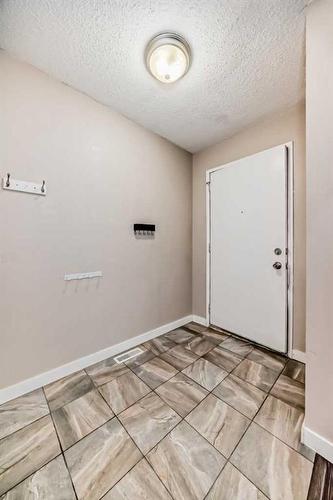 14 Midridge Gardens Se, Calgary, AB - Indoor Photo Showing Other Room