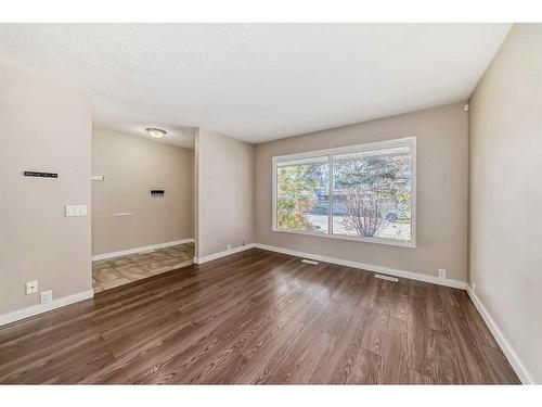 14 Midridge Gardens Se, Calgary, AB - Indoor Photo Showing Other Room