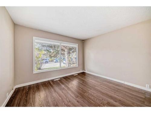 14 Midridge Gardens Se, Calgary, AB - Indoor Photo Showing Other Room