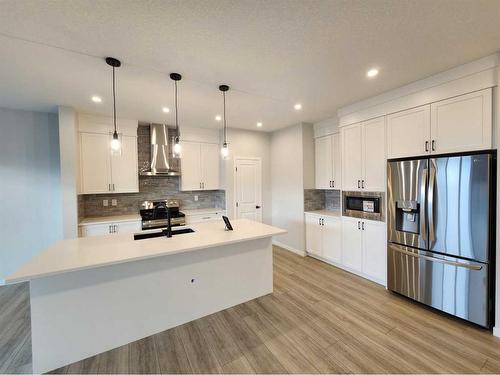 26 Lucas Place Nw, Calgary, AB - Indoor Photo Showing Kitchen With Stainless Steel Kitchen With Double Sink With Upgraded Kitchen