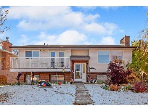 4823 34 Avenue Ne, Calgary, AB 