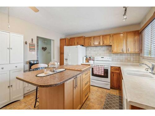 9116 Academy Drive Se, Calgary, AB - Indoor Photo Showing Kitchen