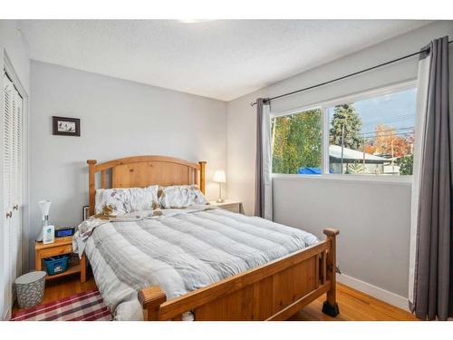 9116 Academy Drive Se, Calgary, AB - Indoor Photo Showing Bedroom