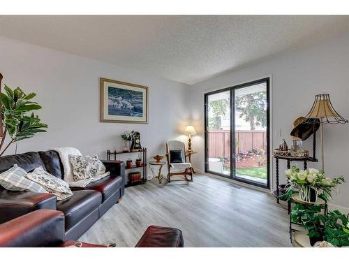 25-1155 Falconridge Drive Ne, Calgary, AB - Indoor Photo Showing Living Room