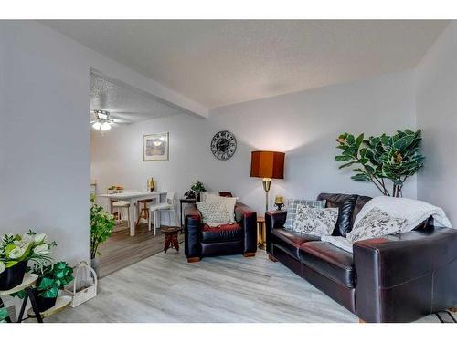 25-1155 Falconridge Drive Ne, Calgary, AB - Indoor Photo Showing Living Room