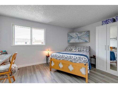 25-1155 Falconridge Drive Ne, Calgary, AB - Indoor Photo Showing Bedroom