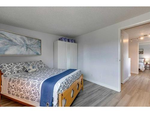 25-1155 Falconridge Drive Ne, Calgary, AB - Indoor Photo Showing Bedroom