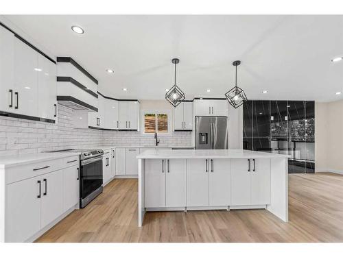 171 Maple Court Crescent Se, Calgary, AB - Indoor Photo Showing Kitchen With Upgraded Kitchen