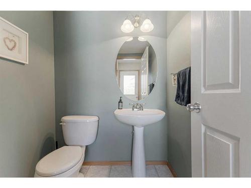 375 Coventry Road Ne, Calgary, AB - Indoor Photo Showing Bathroom