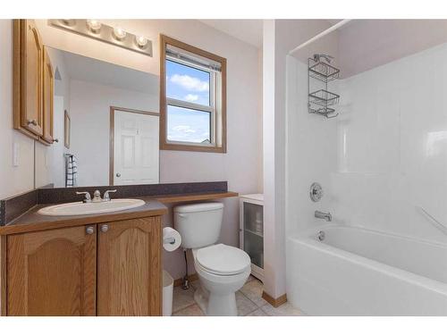 375 Coventry Road Ne, Calgary, AB - Indoor Photo Showing Bathroom