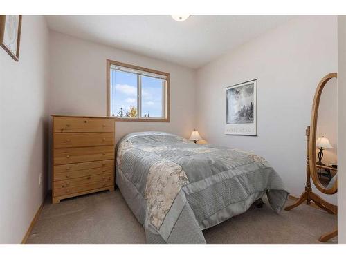 375 Coventry Road Ne, Calgary, AB - Indoor Photo Showing Bedroom