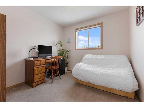 375 Coventry Road Ne, Calgary, AB - Indoor Photo Showing Bedroom