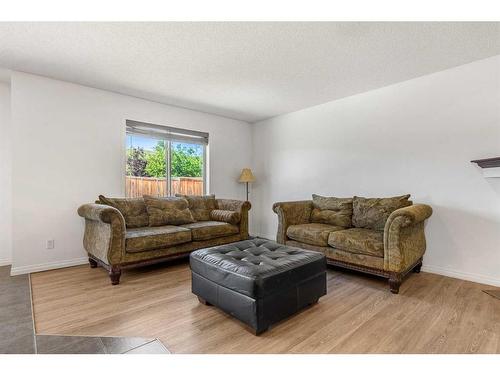 400 Kincora Drive Nw, Calgary, AB - Indoor Photo Showing Living Room