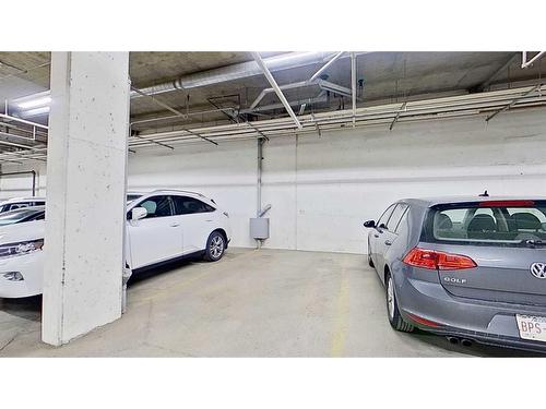 105-2212 34 Avenue Sw, Calgary, AB - Indoor Photo Showing Garage